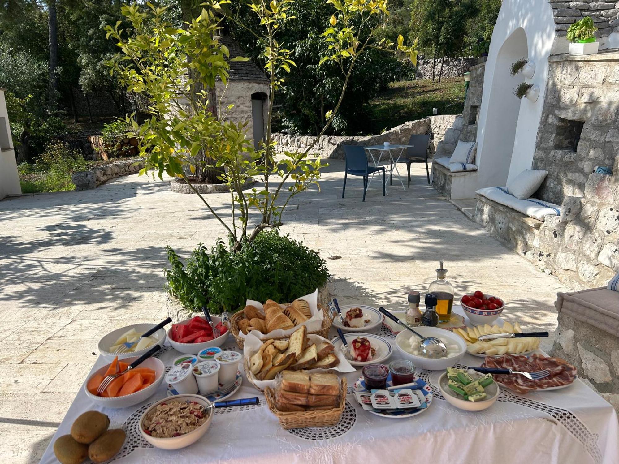 ロコロトンド Il Trullo Di Simona Bed & Breakfast エクステリア 写真